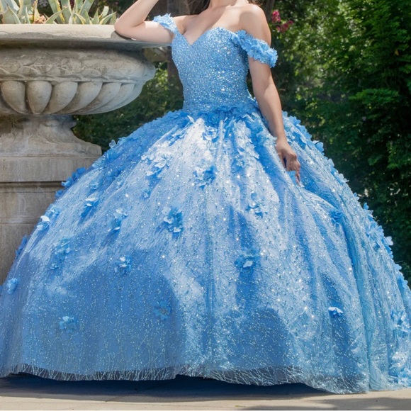 Small/medium/cape/ 2 tulles/Quince Dress/15 Dress/Sweet16Dress/16Dress/Moda 2000 - Picture 3 of 5